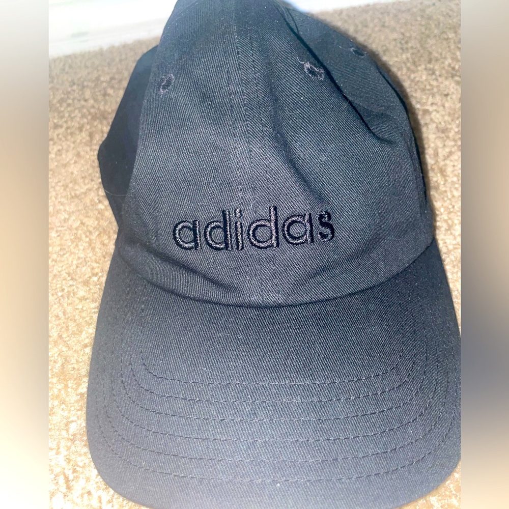 Adidas AEROREADY Hat, one size, great condition! $30 retail! Make an offer!